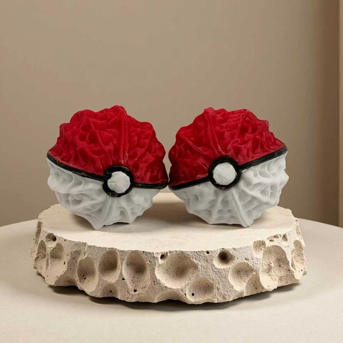 Pokemon Pokeball 3D Walnut Red - огляд і ціна Pokeball Cosplay Prop
